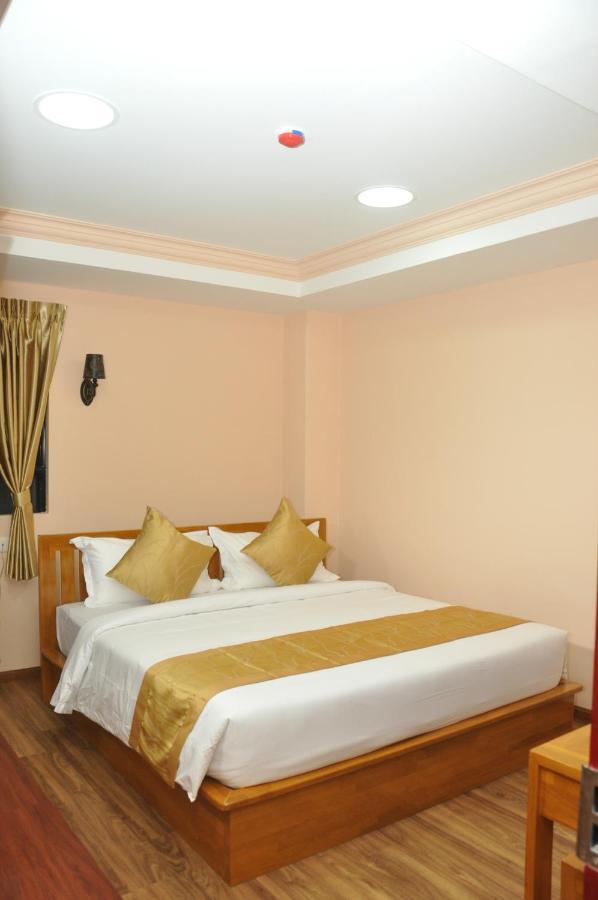 Royal Landmark Hotel Yangon Esterno foto