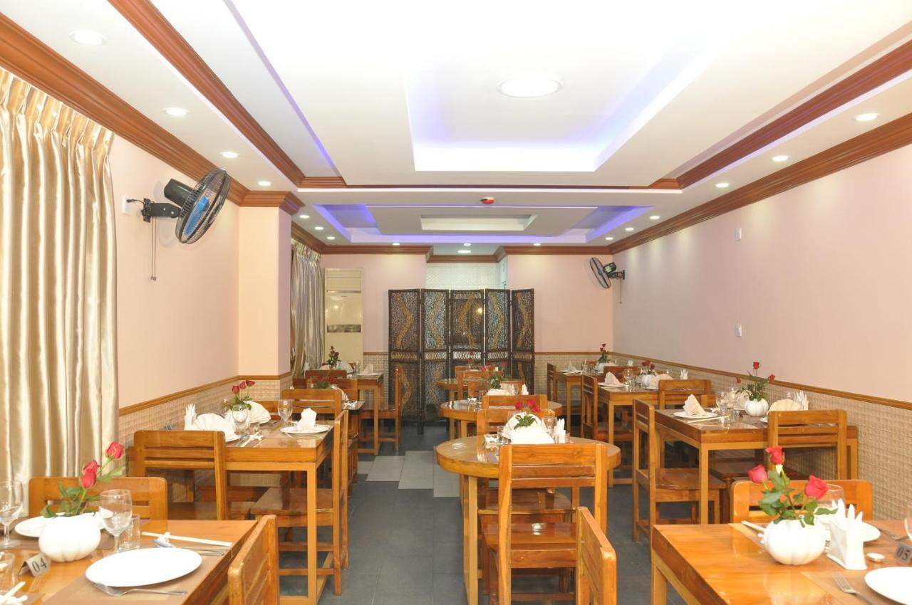 Royal Landmark Hotel Yangon Esterno foto